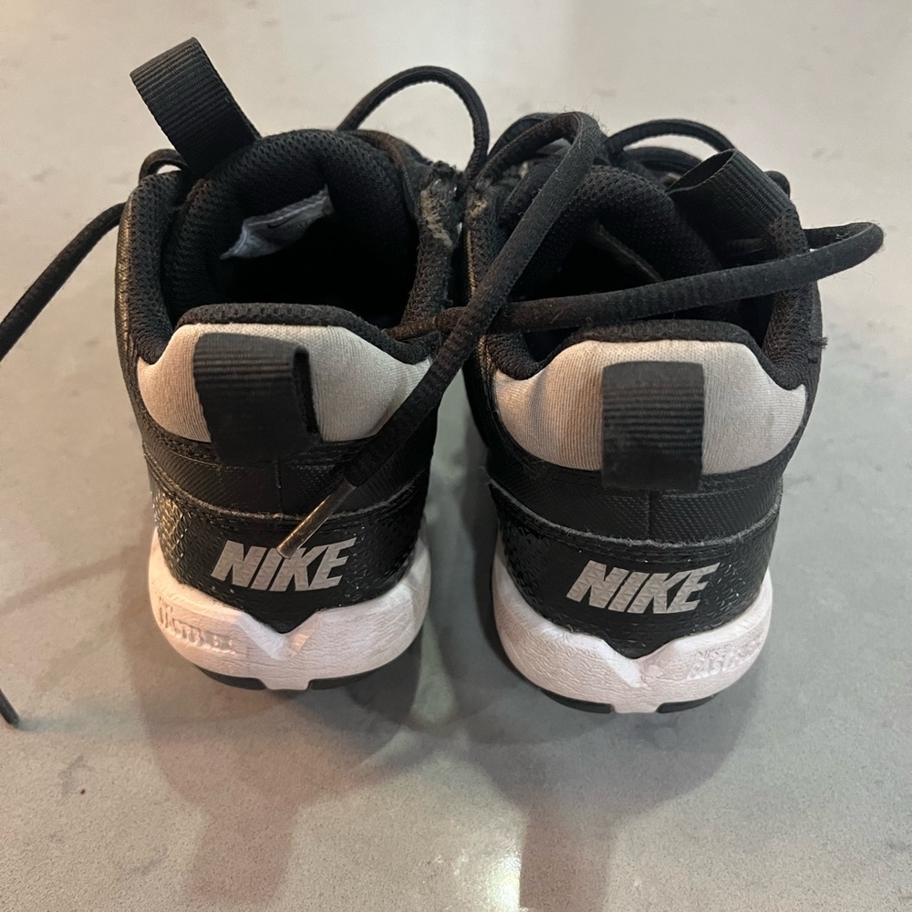 Nike Kids football cleats Black and White - Picture 3 of 5